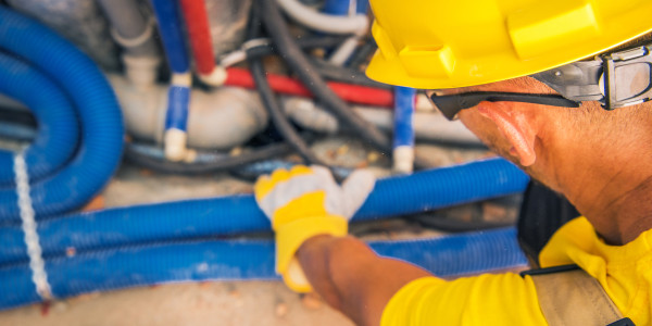 Electricistas Industriales · Instaladores Alta / Baja Tensión en Pirineus · Revisión y mantenimiento de cuadros eléctricos y sistemas de control