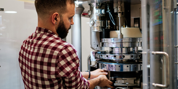 Mecánicos Industriales · Montadores de Estructuras / Maquinaria en Pirineus · Fabricación y reparación de piezas mediante soldadura MIG, TIG y electrodo